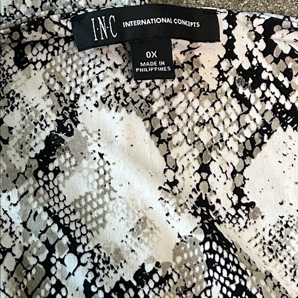 INC International Concepts Snake-Print Top in Black, Ivory White and White - Picture 4 of 6